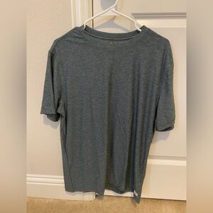 Vuori men short sleeve Strato Tech Tee size L